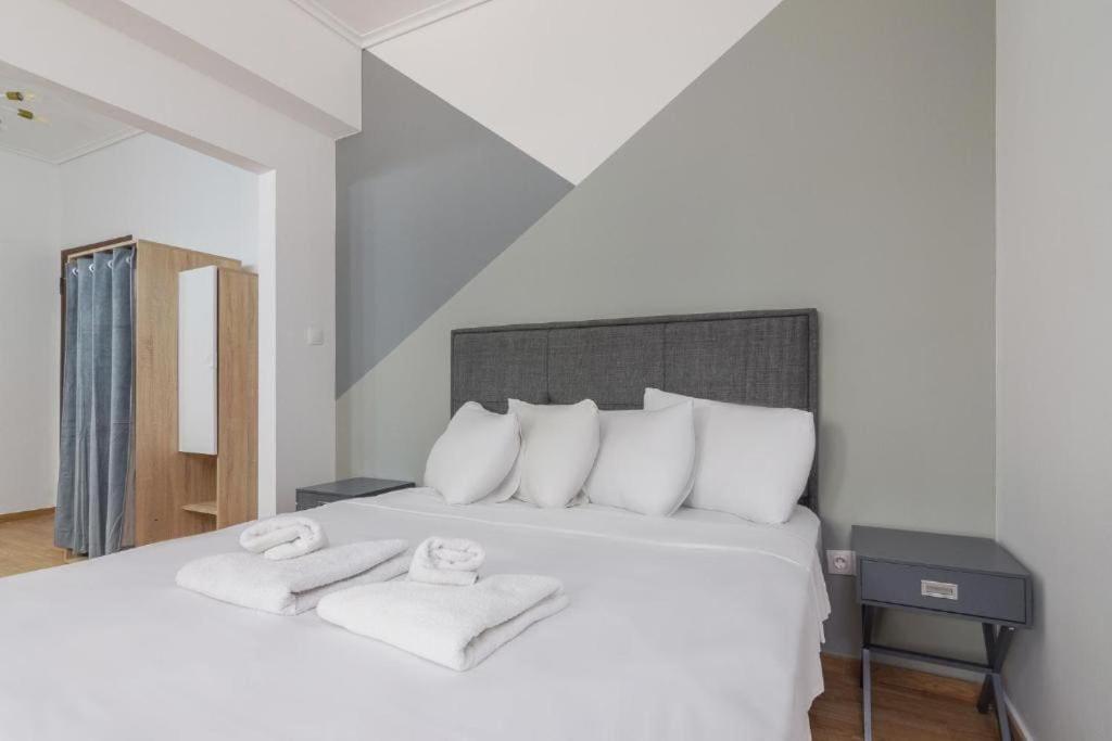 Fully Renovated 1 Bedroom Condo アテネ エクステリア 写真