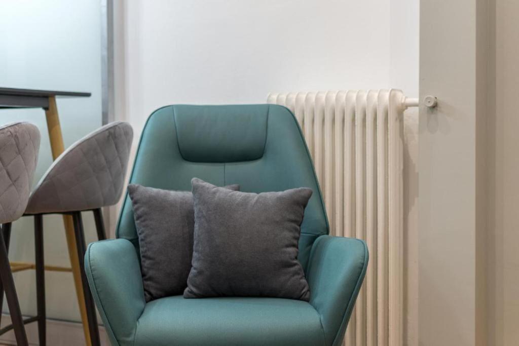 Fully Renovated 1 Bedroom Condo アテネ エクステリア 写真